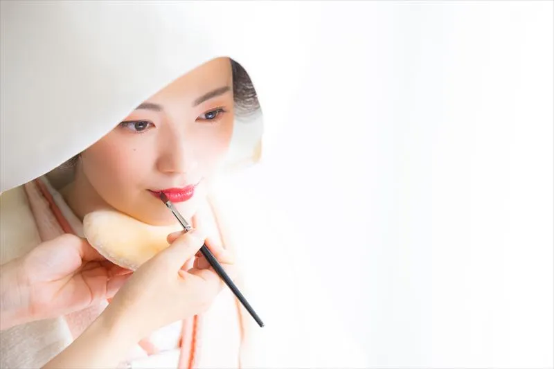 結婚式のヘアメイクを自分で行うメリット・デメリット