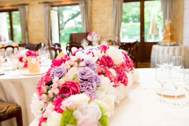 披露宴会場で人気の装飾とは